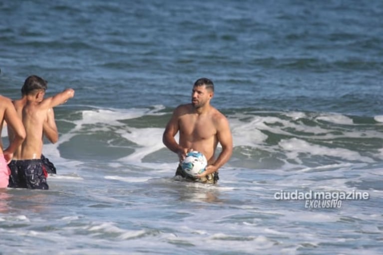 En fotos, las vacaciones del Kun Agüero su hijo Benjamín y Sofía Calzetti en Punta del Este