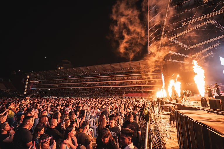 En fotos, más de 30 mil personas estallaron al ritmo de La Konga en el Estadio Uno de La Plata