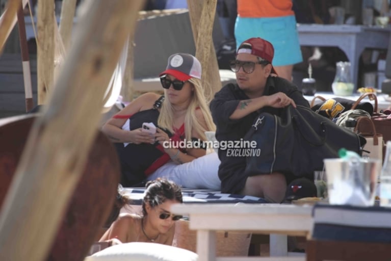 En fotos: Wanda y Zaira Nara, separadas de sus maridos, disfrutan de la playa en Punta del Este