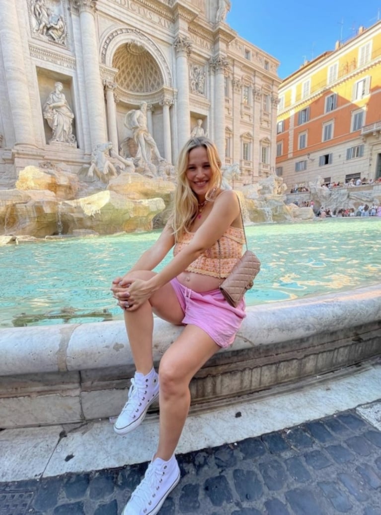 En Italia, Luisana Lopilato mostró cuánto creció su pancita de embarazada