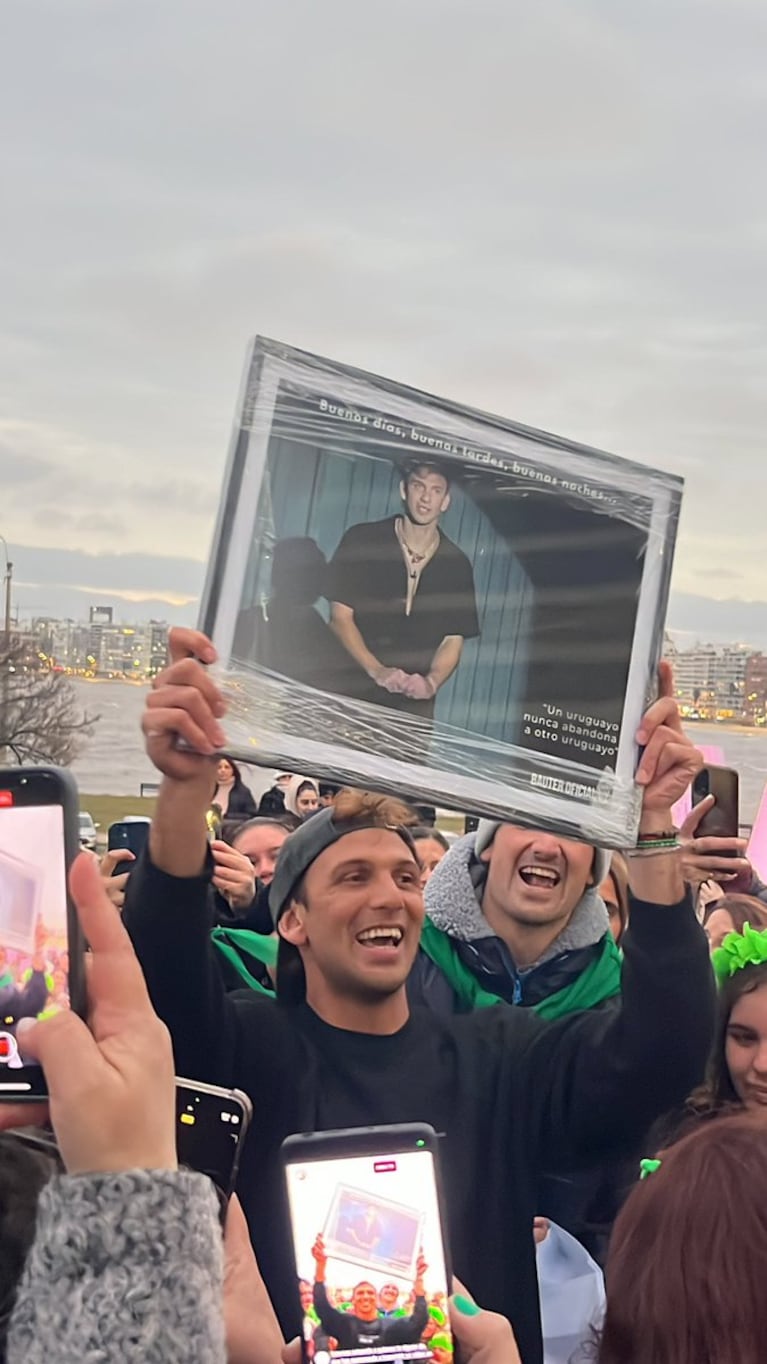 En la rambla, Bautista cantó “Ya no me duele”, la canción que se lanzó a días de su entrada a GH y es un re hit.