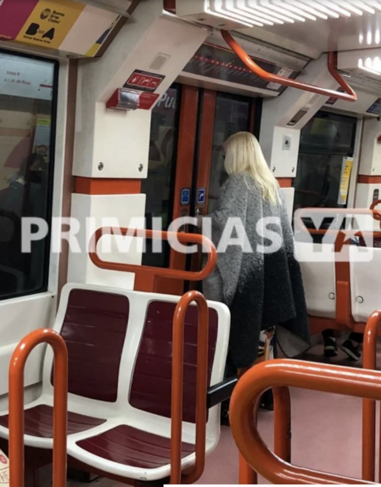 En plena pandemia, a Silvia Süller la fotografiaron viajando en subte a pesar de estar dentro del grupo de riesgo