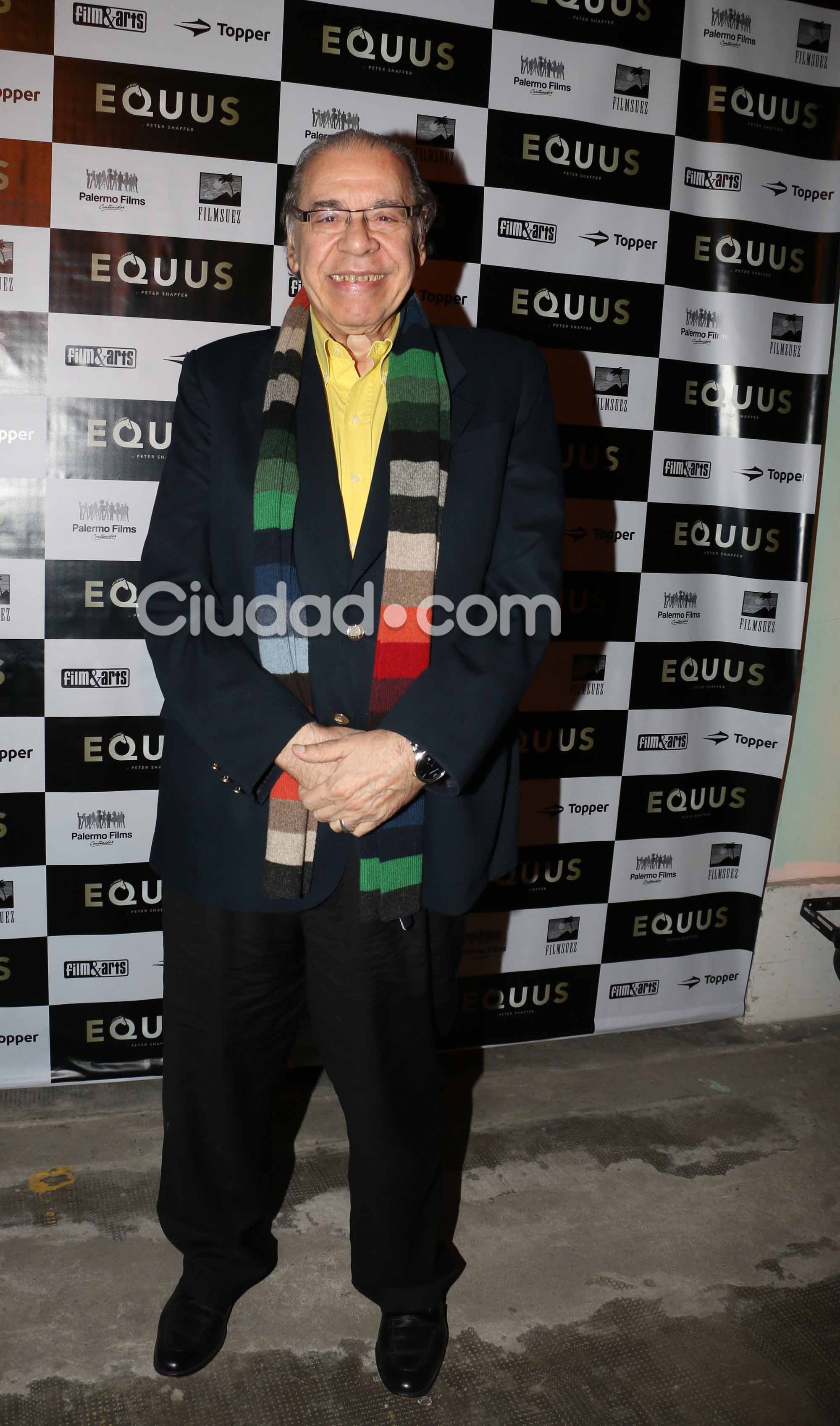 Enrique Pinti, en el debut "al desnudo" de Peter Lanzani. (Foto: Movilpress)