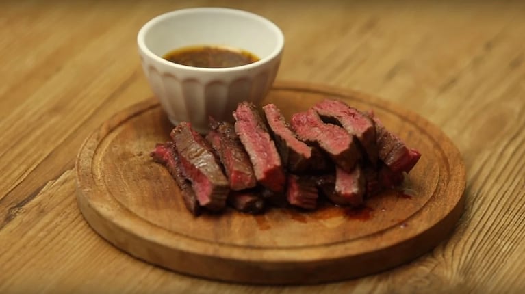 Entrañita a la parrilla con chimichurri casero: sabor argentino en su máxima expresión