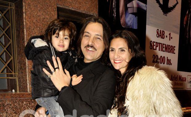 Estaban Prol y su familia se divirtieron en el estreno del show sobre hielo (Foto: Jennifer Rubio). 