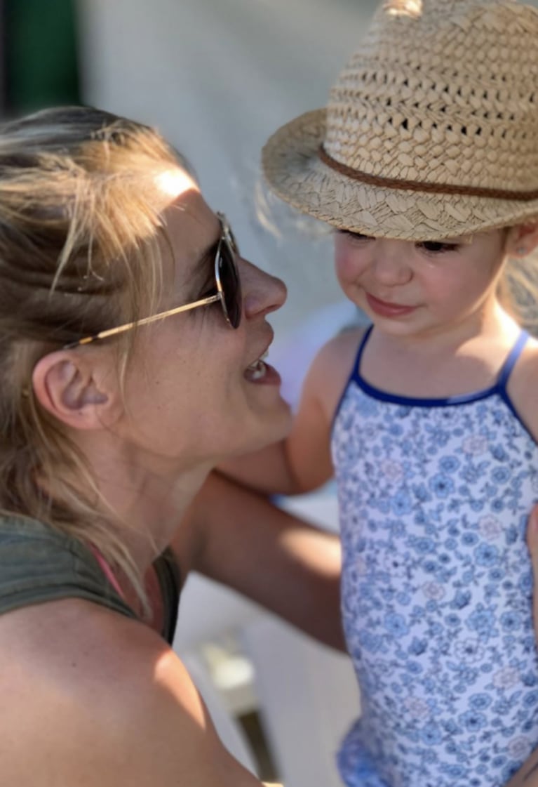 Eugenia Tobal publicó las fotos más dulces de su hija de vacaciones: "No puedo dejar de mirarte"