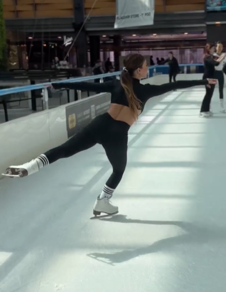 Eva volvió a ponerse los patines y la rompió en la pista.