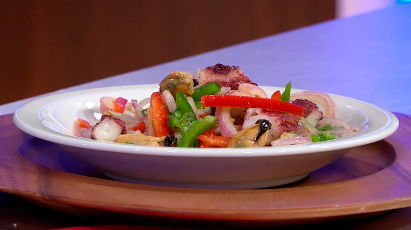 Explosión de frescura: ensalada de mar con un toque refrescante y sabroso