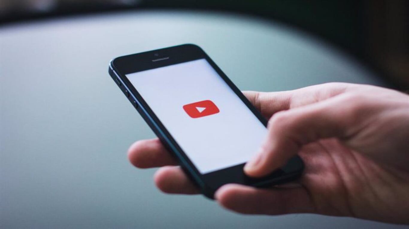 Extensiones como Ad SpeedUp o Ad Accelerator permiten acelerar la reproducción de publicidad en YouTube