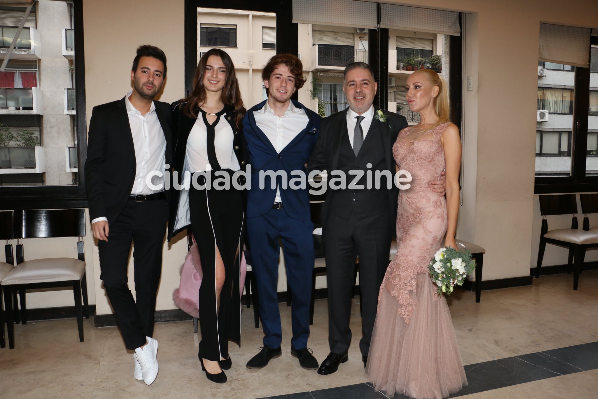 Fabián Doman y María Laura de Lillo firmaron su unión civil rodeados de sus seres queridos (Fotos: Movilpress). 