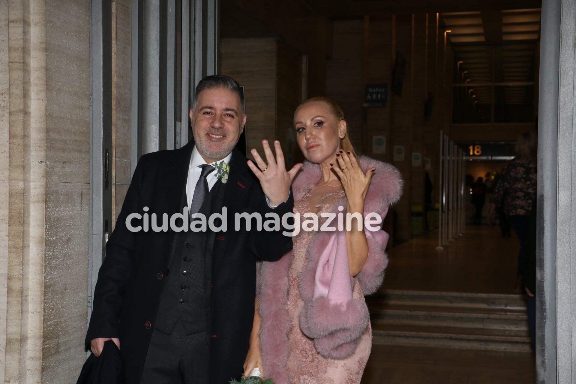 Fabián Doman y María Laura de Lillo firmaron su unión civil rodeados de sus seres queridos (Fotos: Movilpress). 