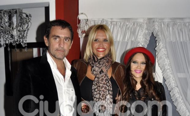 Fabián Rodríguez, Nazarena Vélez y Barbie Vélez. (Foto: Jennifer Rubio-Ciudad.com)