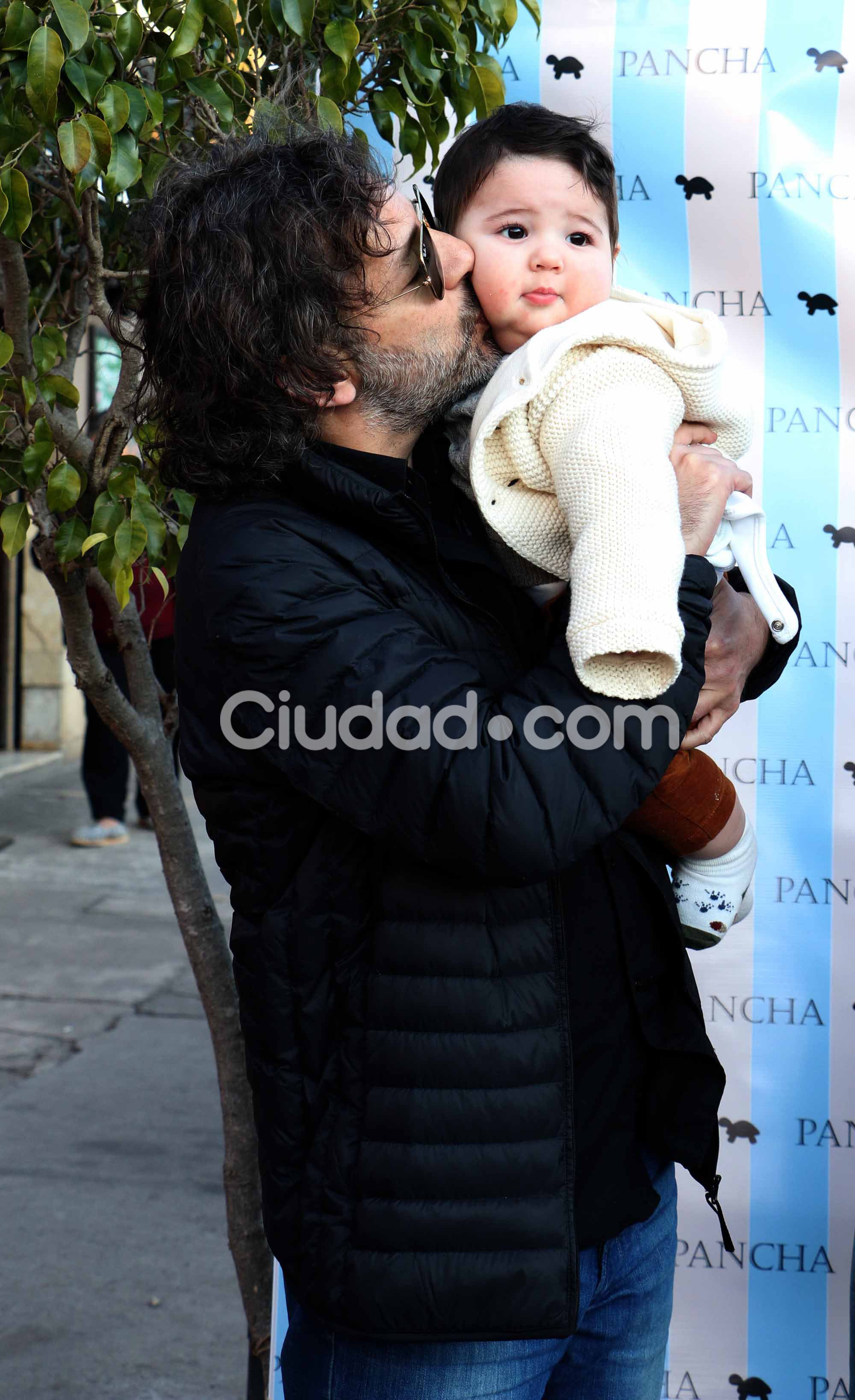 Fabián Vena con su hijo Valentino. (Fotos: Movilpress-Ciudad.com)