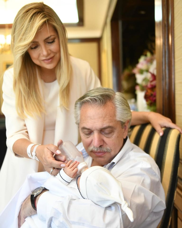 Fabiola Yañez, Alberto Fernández y Francisco.