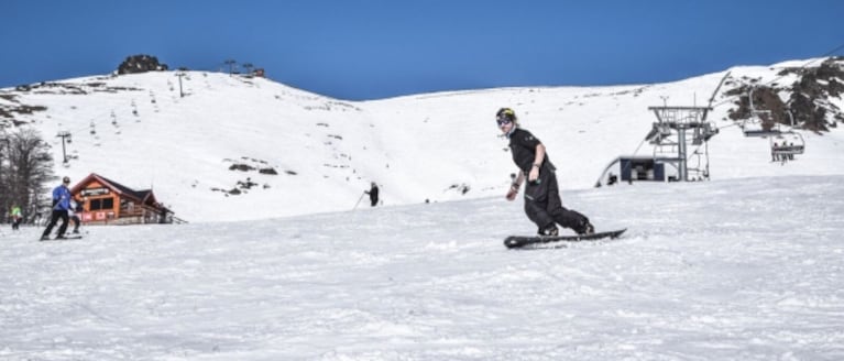 Facundo Arana y María Susini, de vacaciones con sus hijos en la nieve: amor, juegos y deportes de invierno