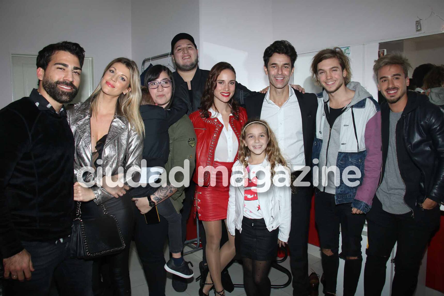 Famosos en el estreno de Mentiras inteligentes. (Foto: Movilpress)