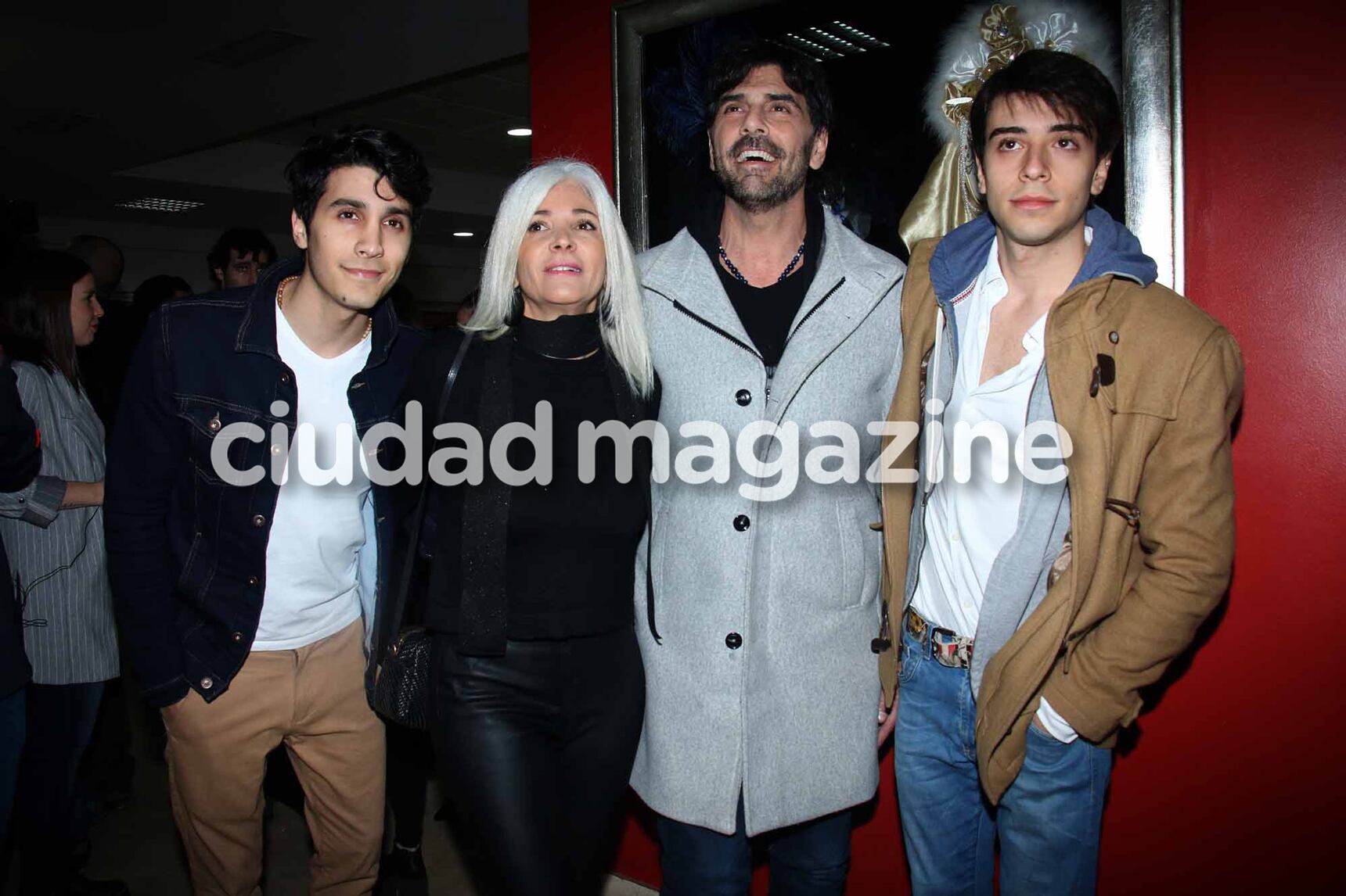 Famosos en el estreno de Mentiras inteligentes. (Foto: Movilpress)