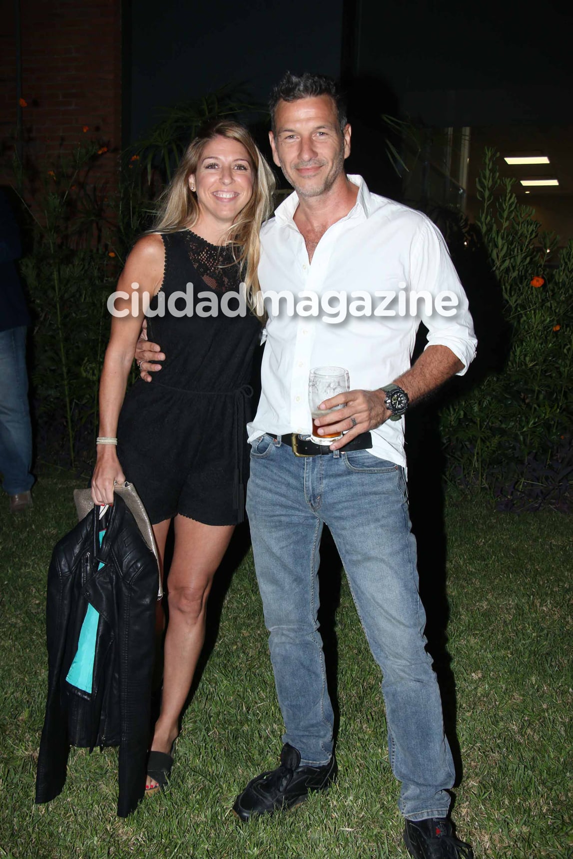 Famosos enamorados y a puro romance en la noche porteña. (Foto: Movilpress)