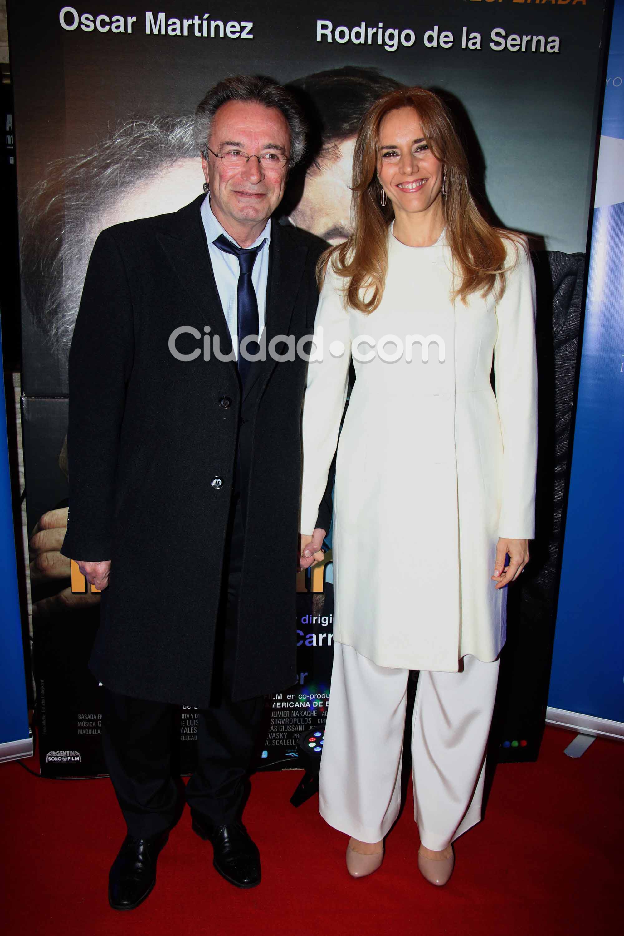 Famosos, parejas y muchos looks en el estreno del nuevo filme de De la Serna y Martínez. (Foto: Movilpress)