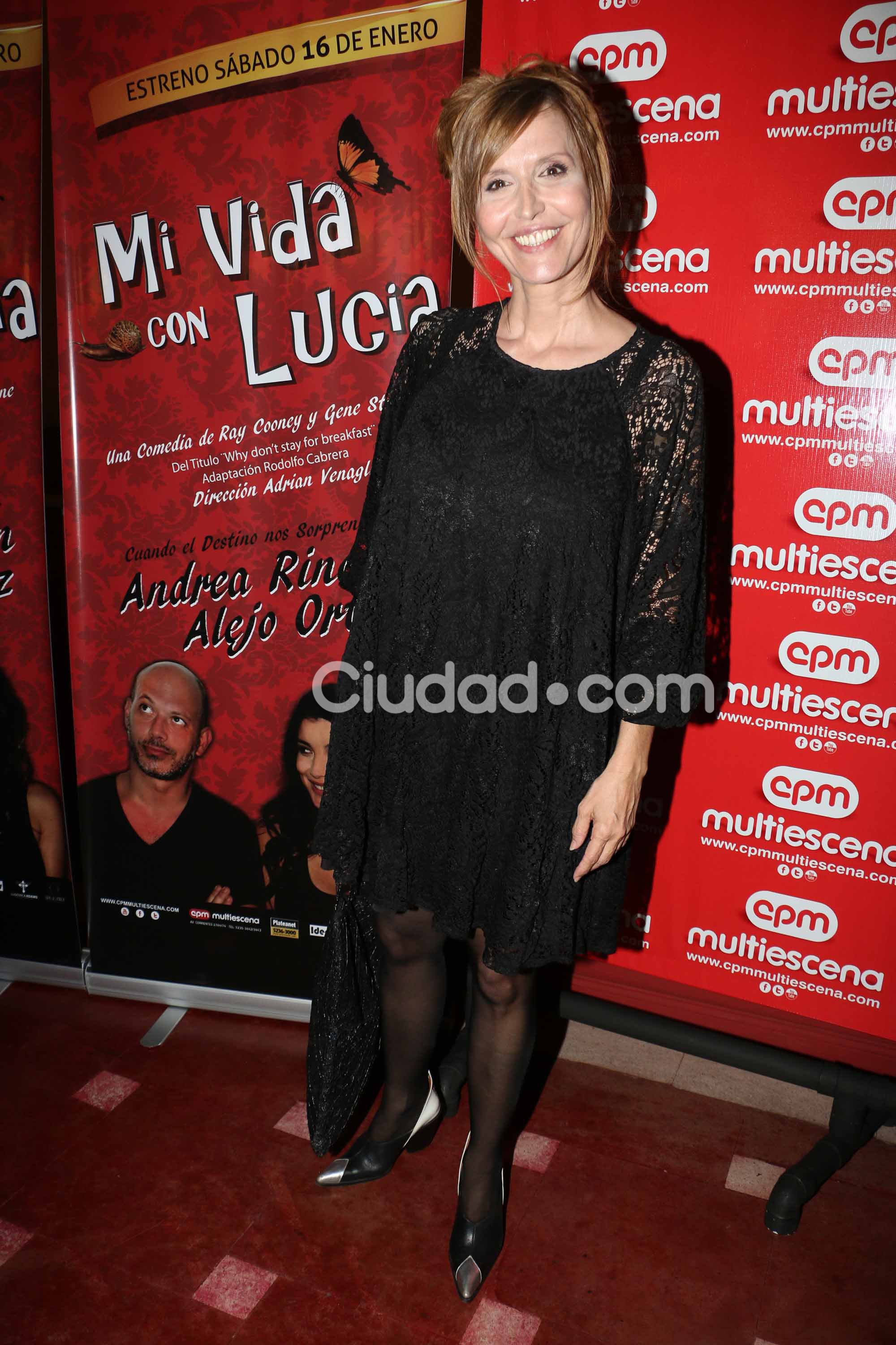 Famosos y súper looks en el estreno de Mi vida con Lucía en la calle Corrientes. (Foto: Movilpress)