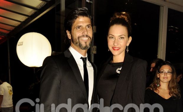 Federico Ribero y Andrea Burstein, otra pareja elegante en la gala (Foto: Jennifer Rubio). 