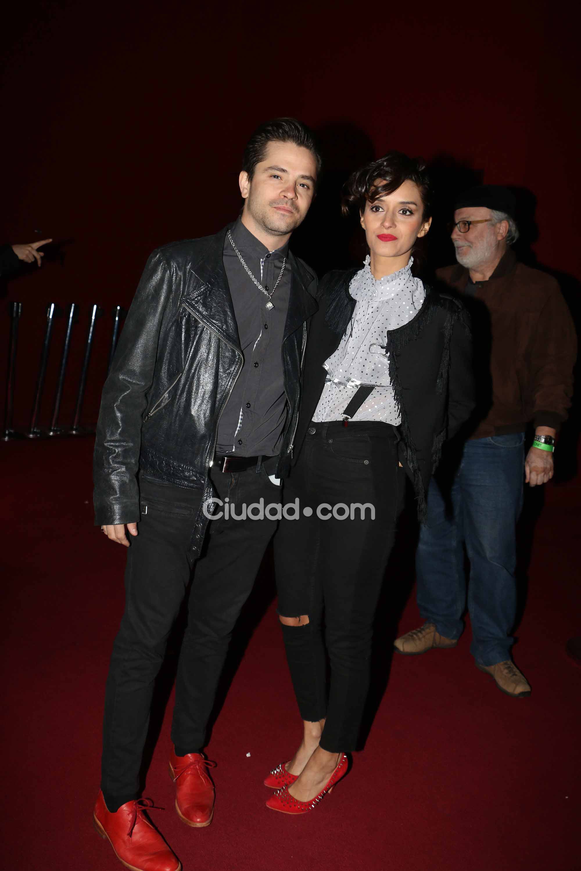 Felipe Colombo y su mujer, en la avant premiere de Pasaje de vida (Foto: Movilpress)