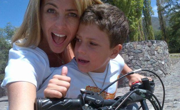 Felipe y Pamela, en moto (Foto: Twitter).