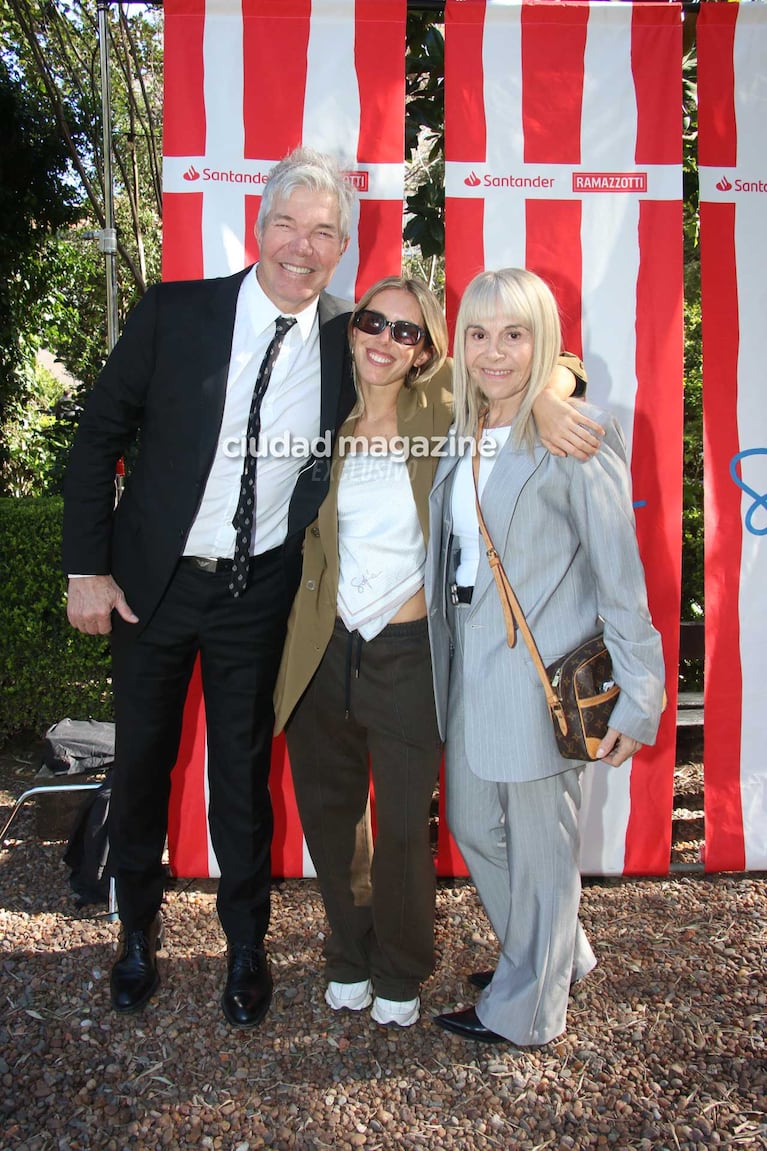 Fernando Brulando, Josefina Sarkany y Claudia Villafañe (Foto: Movilpress)