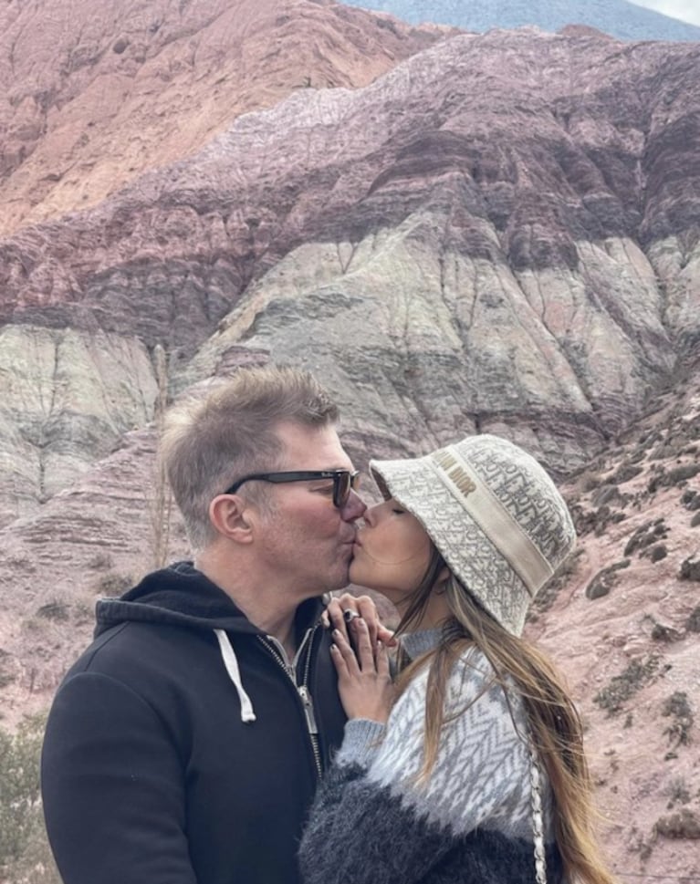 Fernando Burlando tuvo un gesto romántico para Barby Franco en el Cerro de los Siete Colores