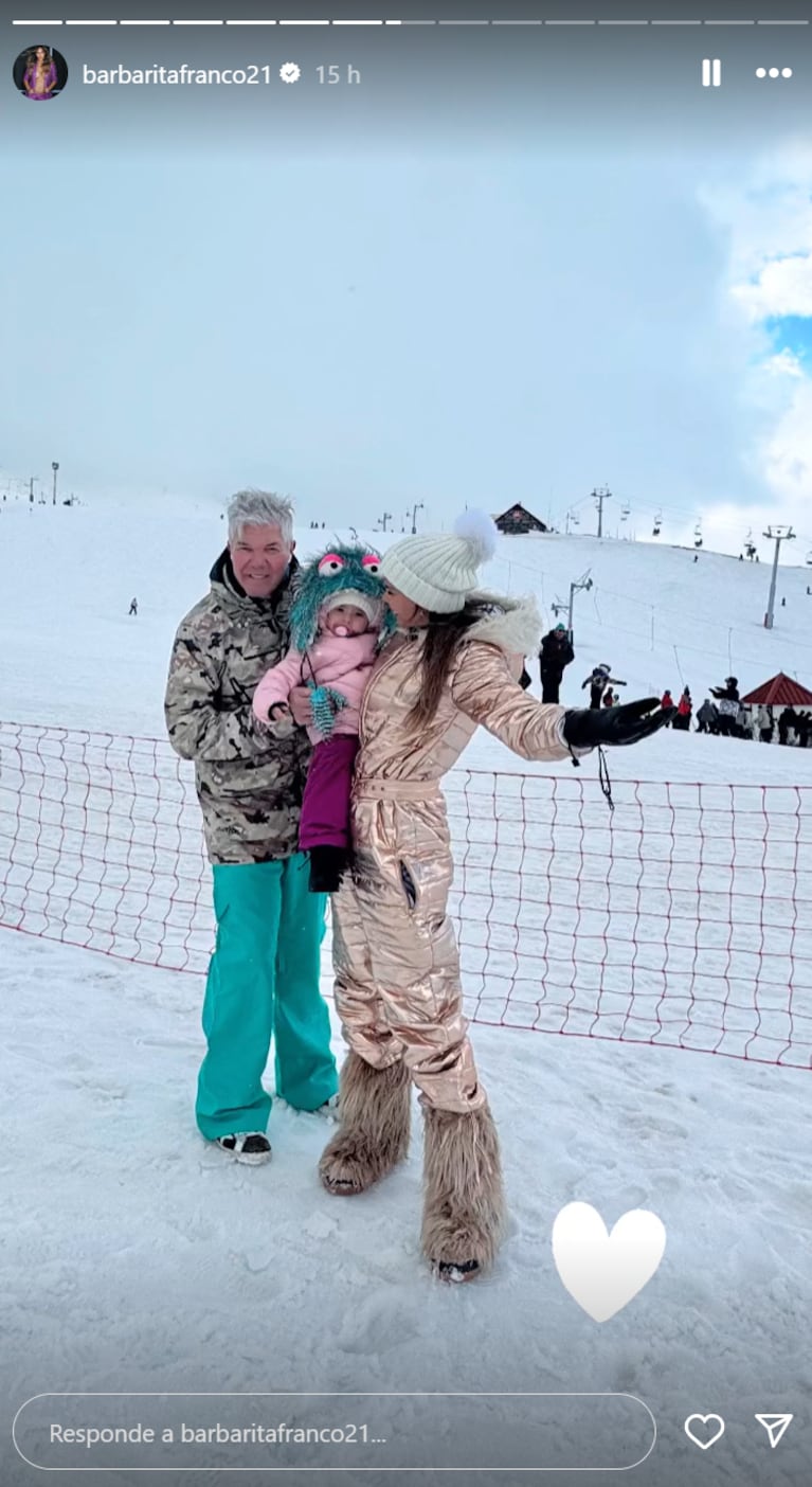 Fernando, Sarah y Barbie en la nieve.