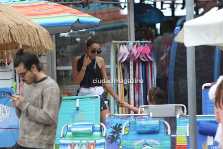 Floppy Tesouro y una "tarde de chicas" con su hija en Punta del Este, tras su reconciliación con Rodrigo Fernández Prieto