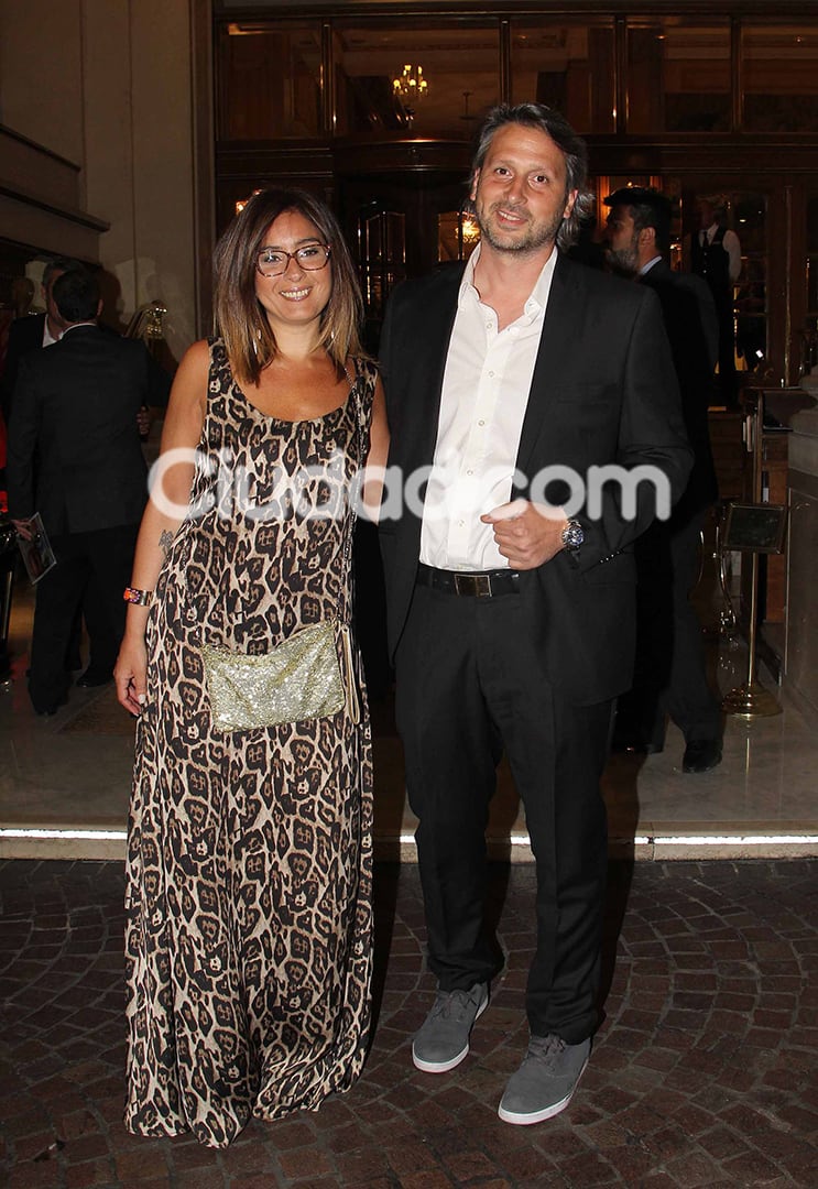 Flor Etcheves y su marido. (Foto: Movilpress)