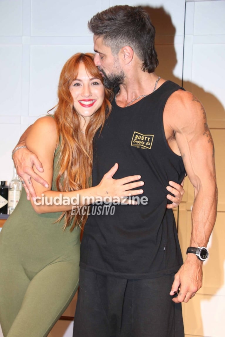 Flor Vigna y Luciano Castro estrenaron la obra El Divorcio, a los besos y mimos: amor arriba y abajo del escenario