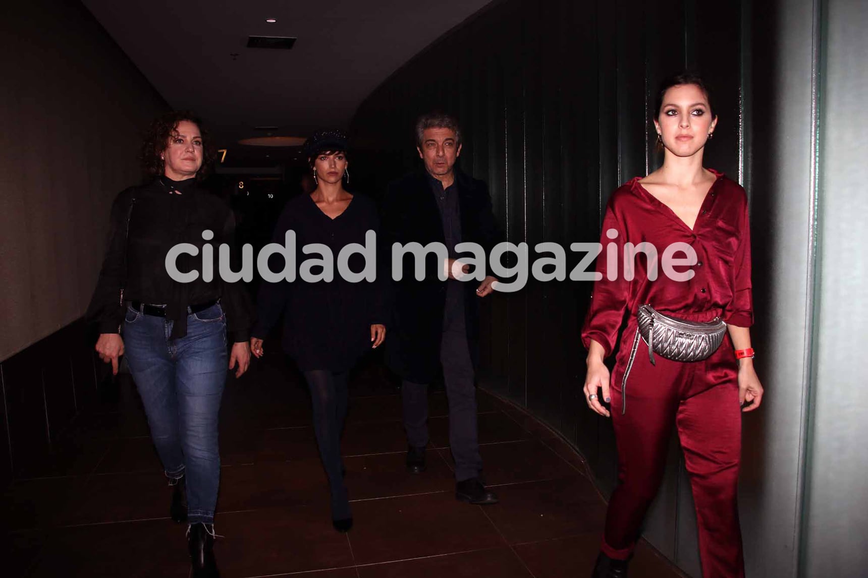 Florencia Bas, Úrsula Corberó, Ricardo Darín y Clara Darín en la avant premier de El Ángel (Foto: Movilpress)