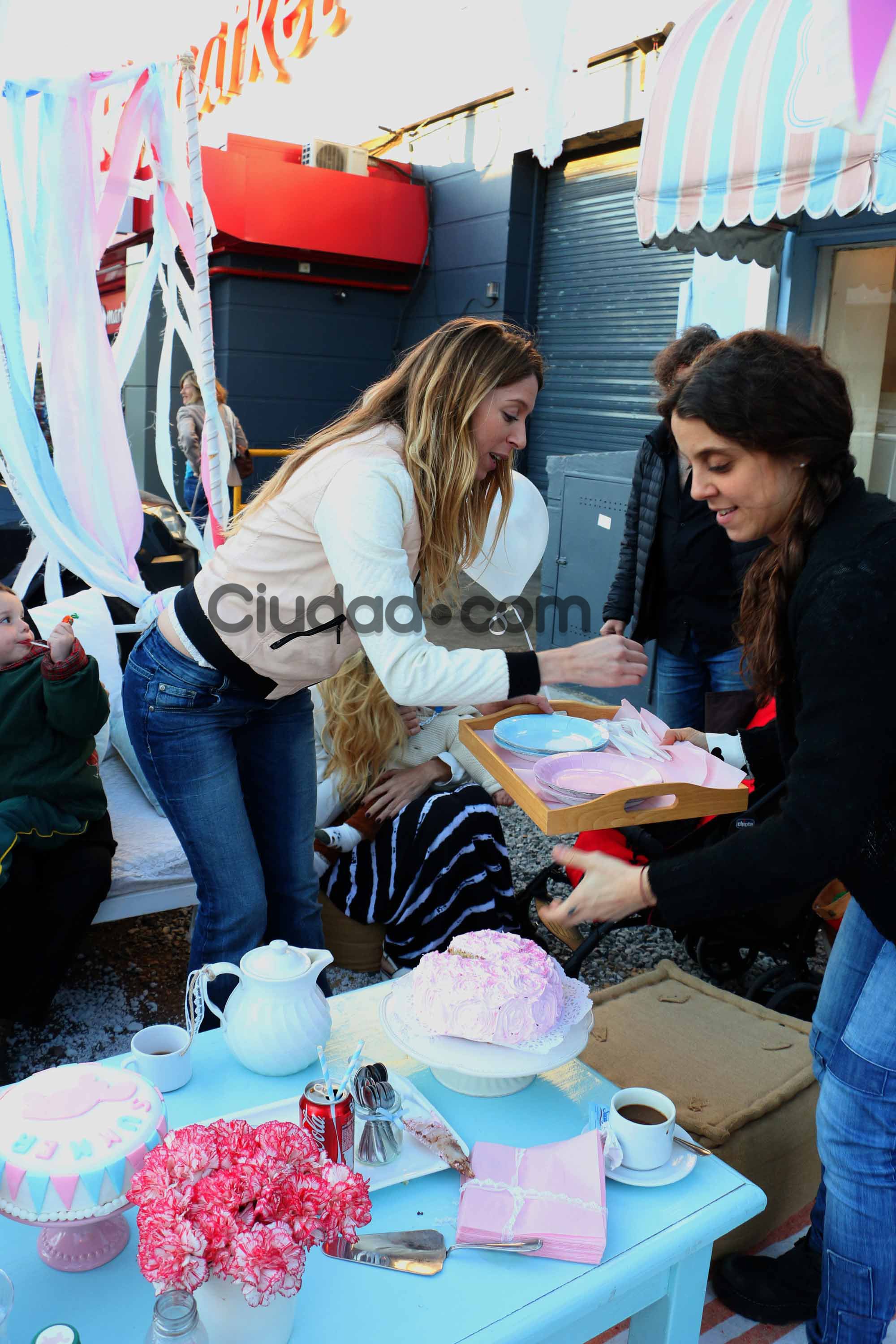 Florencia Bertotti en Pancha, su local en San Isidro. (Fotos: Movilpress-Ciudad.com)