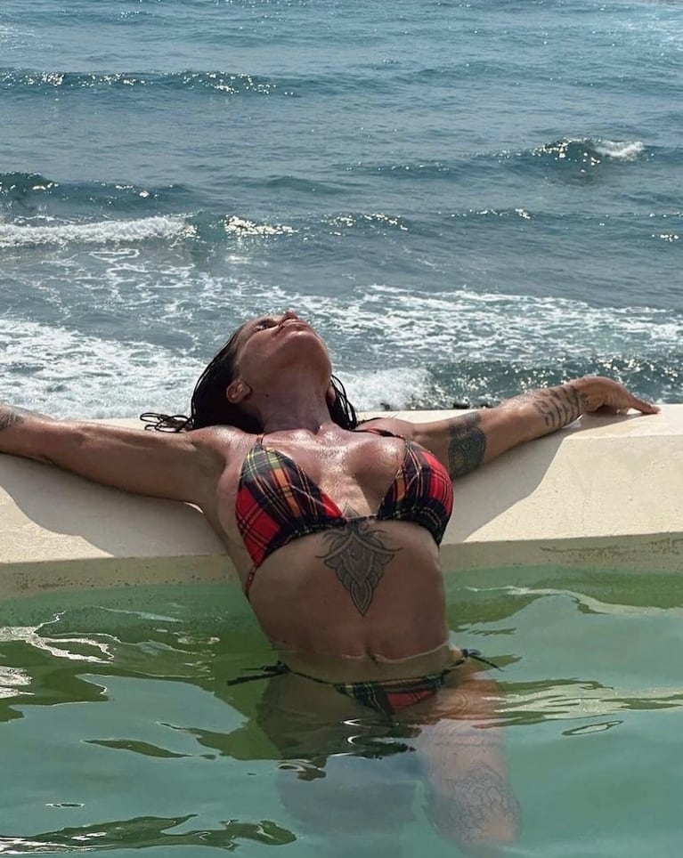Florencia Peña impactó con una microbikini hilo dental desde las playas de México: “Cada vez más chiquita”