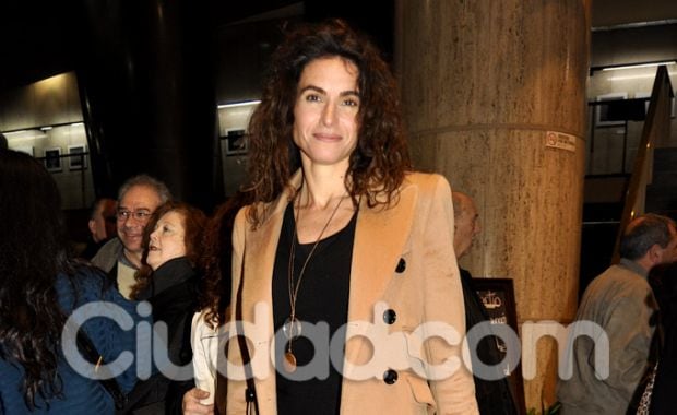 Florencia Raggi, elegantísima, en el debut de Macbeth (Foto: Jennifer Rubio). 