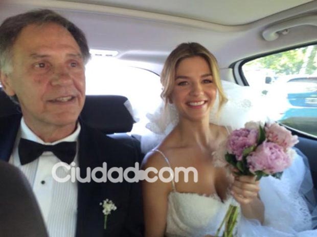 Foto exclusivísima: Marcela Kloosterboer y su padre, rumbo a la boda. (Foto: Ciudad.com)