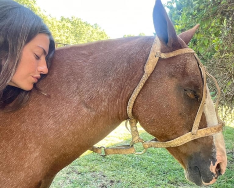 Fuerte descargo de Sofía Jujuy Jiménez tras las críticas que recibió por posar sobre un caballo: "Agredieron a otro nivel"