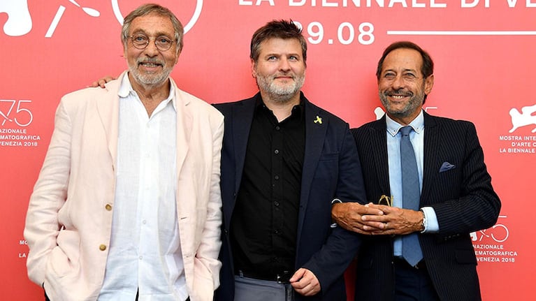 Gastón Duprat, junto a Luis Brandoni y Guillermo Francella. (Foto: EFE)