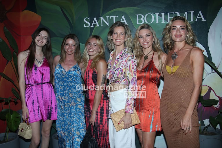 Gege Neumann, Helena Otamendi, Rochi Igarzábal, Liz Solari, Sofía Zámolo y Emilia Attias en un evento (Foto: Movilpress).