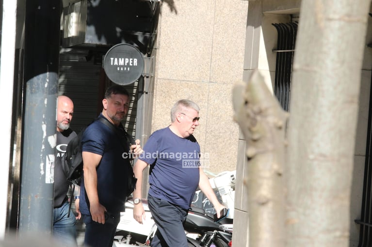 Geoff, el padre de Liam Payne, en el cementerio británico (Foto: Ramiro Souto).