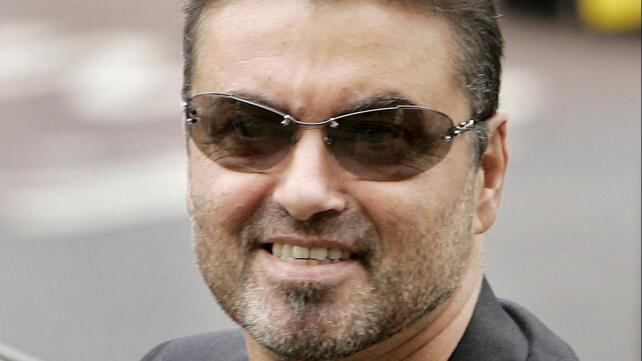 George Michael, preso por manejar mal