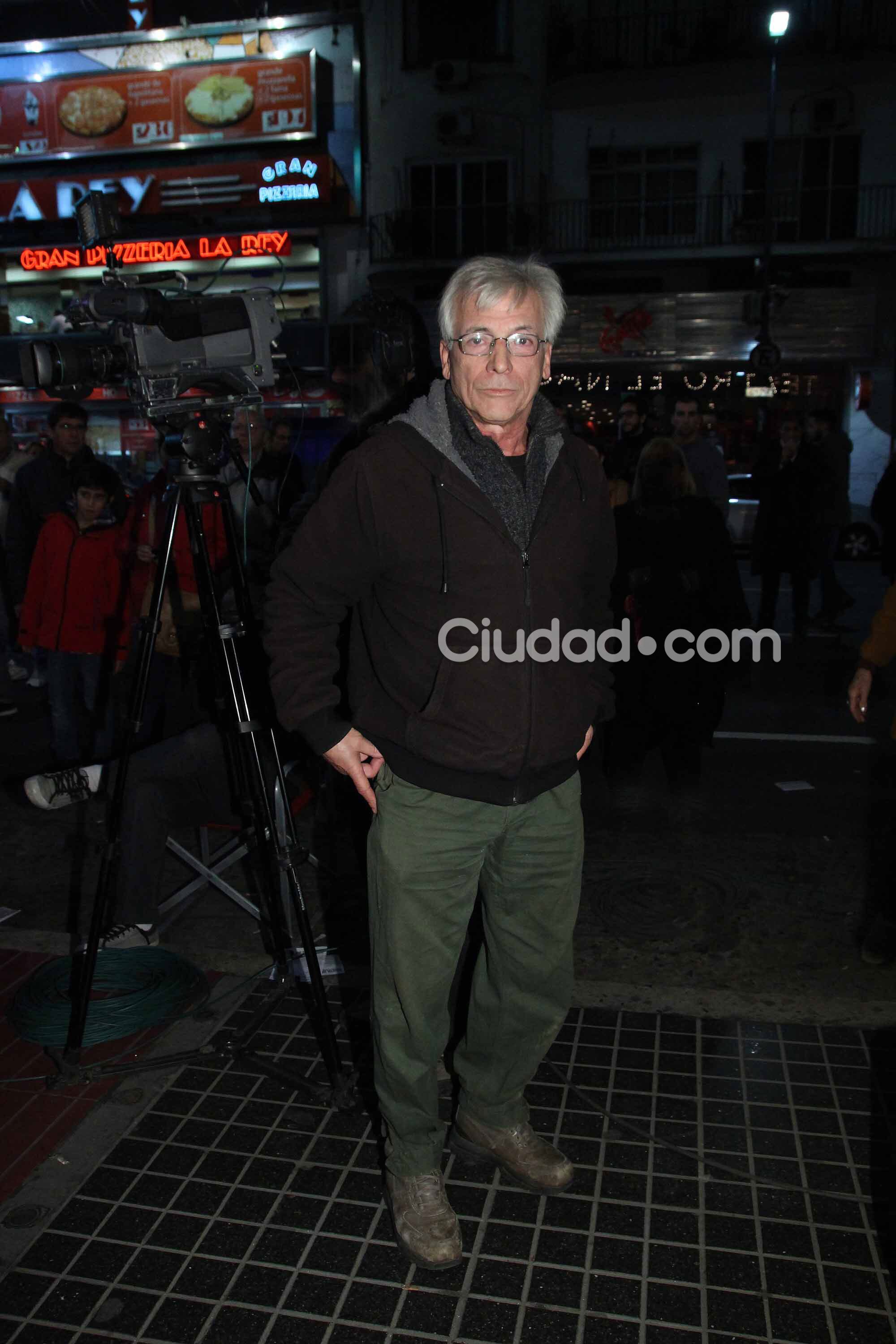 Gerardo Romano se acercó al Teatro Nacional (Fotos: Movilpress).