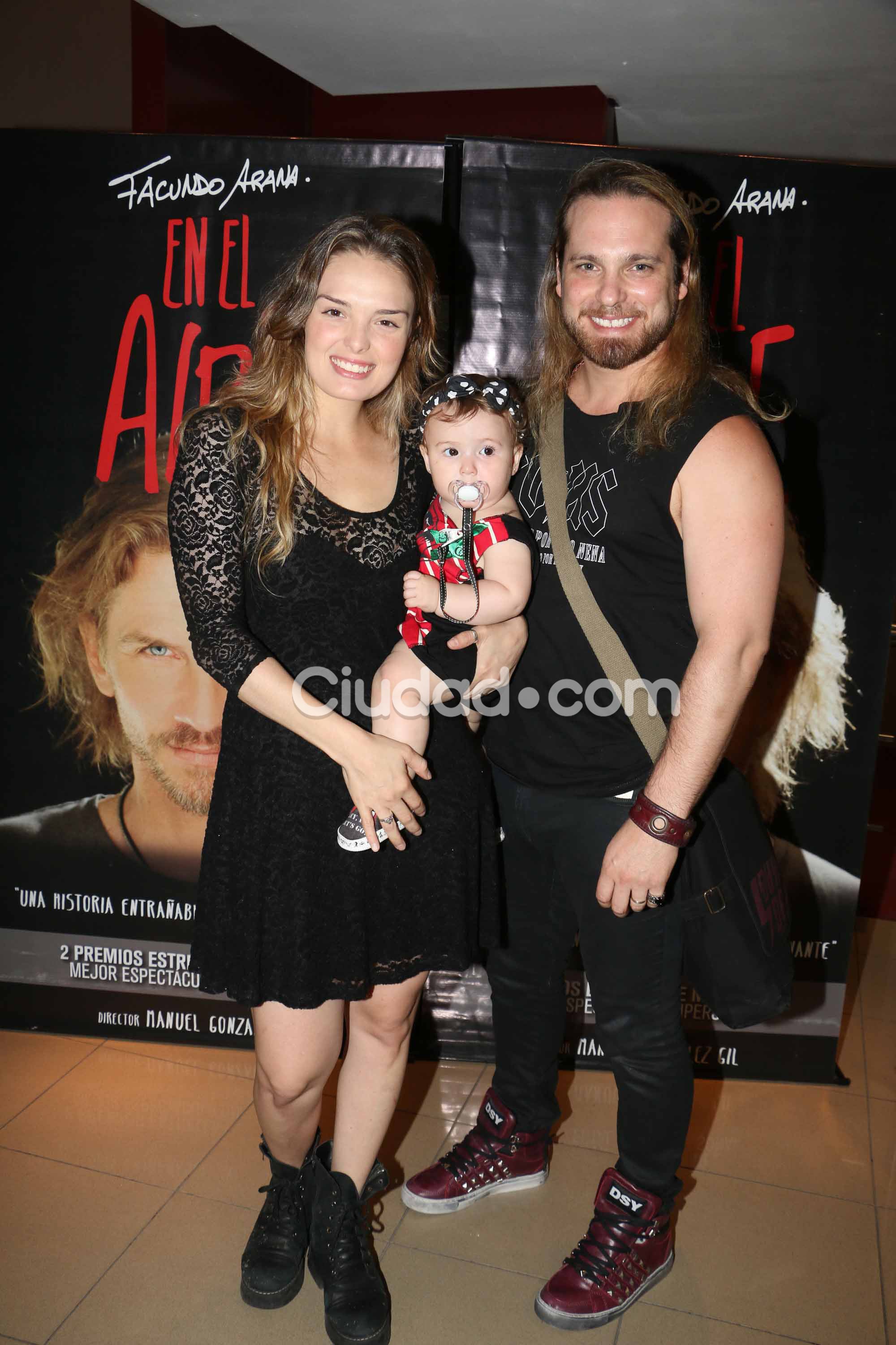 Germán Tripel, Flor Otero y su hija Nina. (Foto: Movilpress-Ciudad.com)