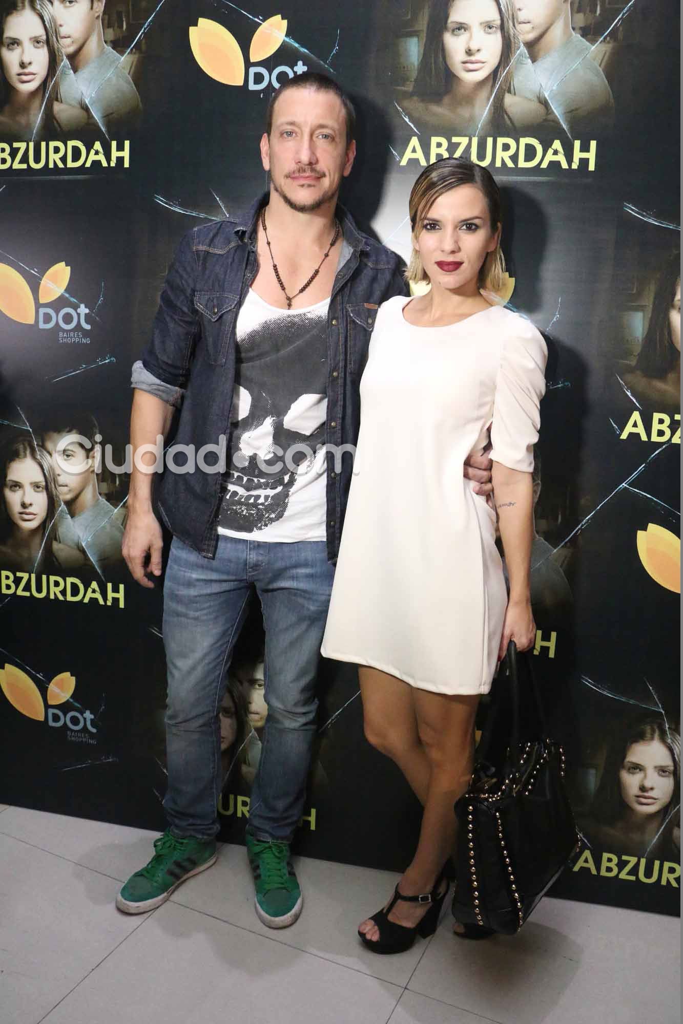 Gimena Accardi y Nicolás Vázquez, juntos en la avant premiere (Fotos: Movilpress). 