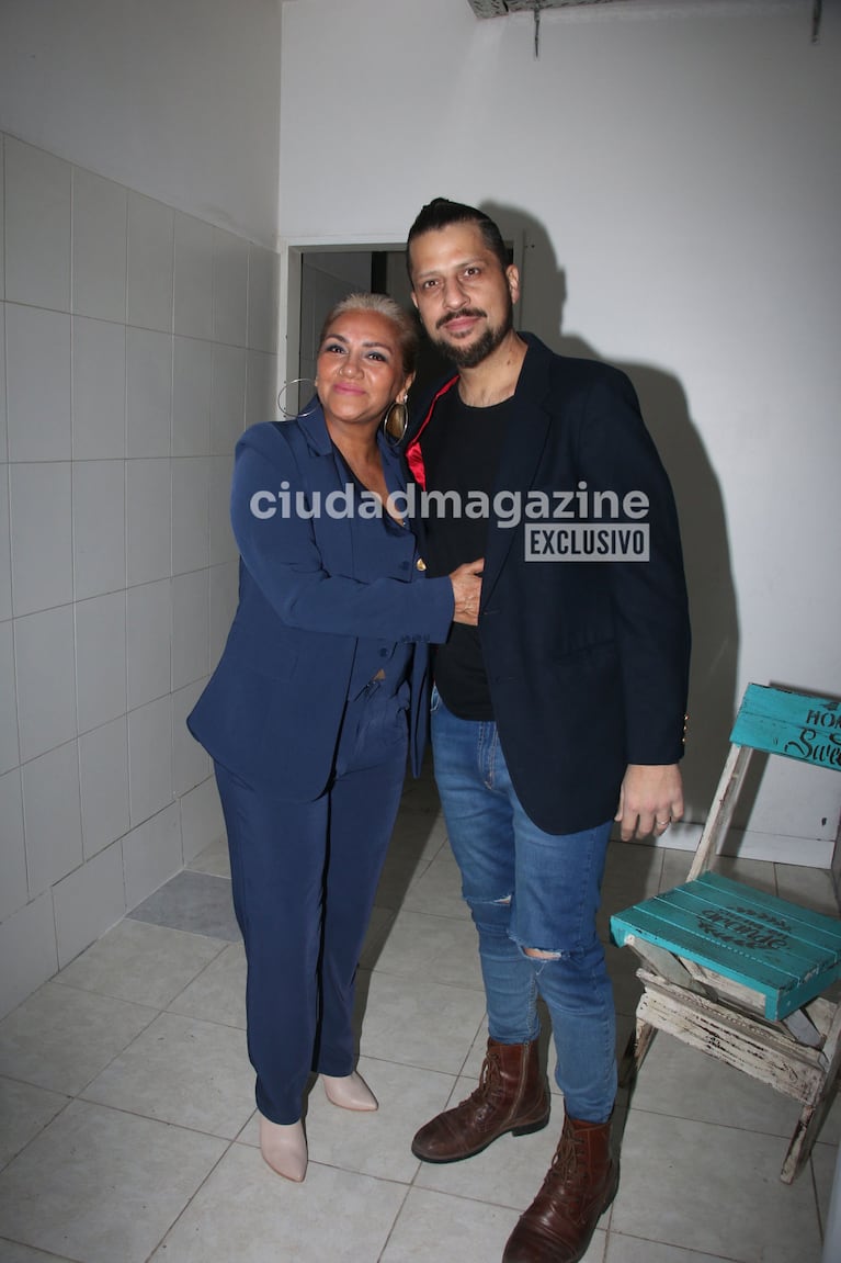 Gladys la Bomba Tucumana inauguró su local de empanadas junto a su pareja Luciano Ojeda (Foto: Movilpress).