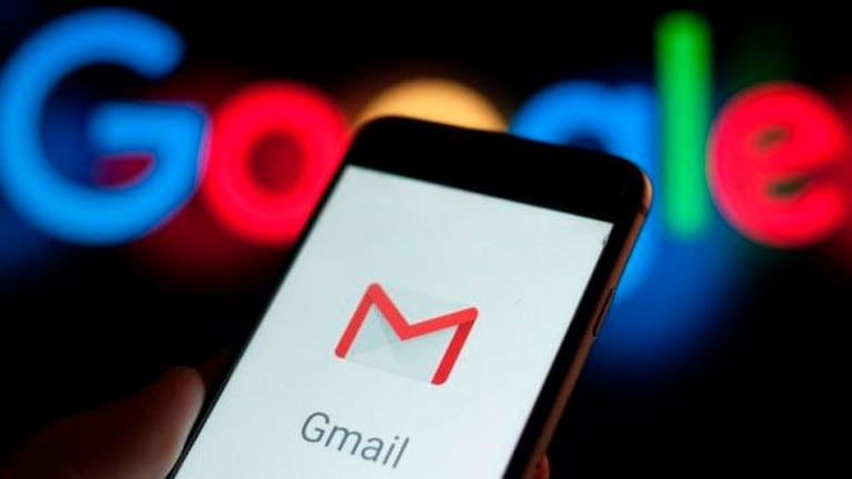 Gmail sobresalió al permitir una búsqueda rápida de cada mensaje con el motor de búsqueda de Google, siendo pionero en este aspecto. 

