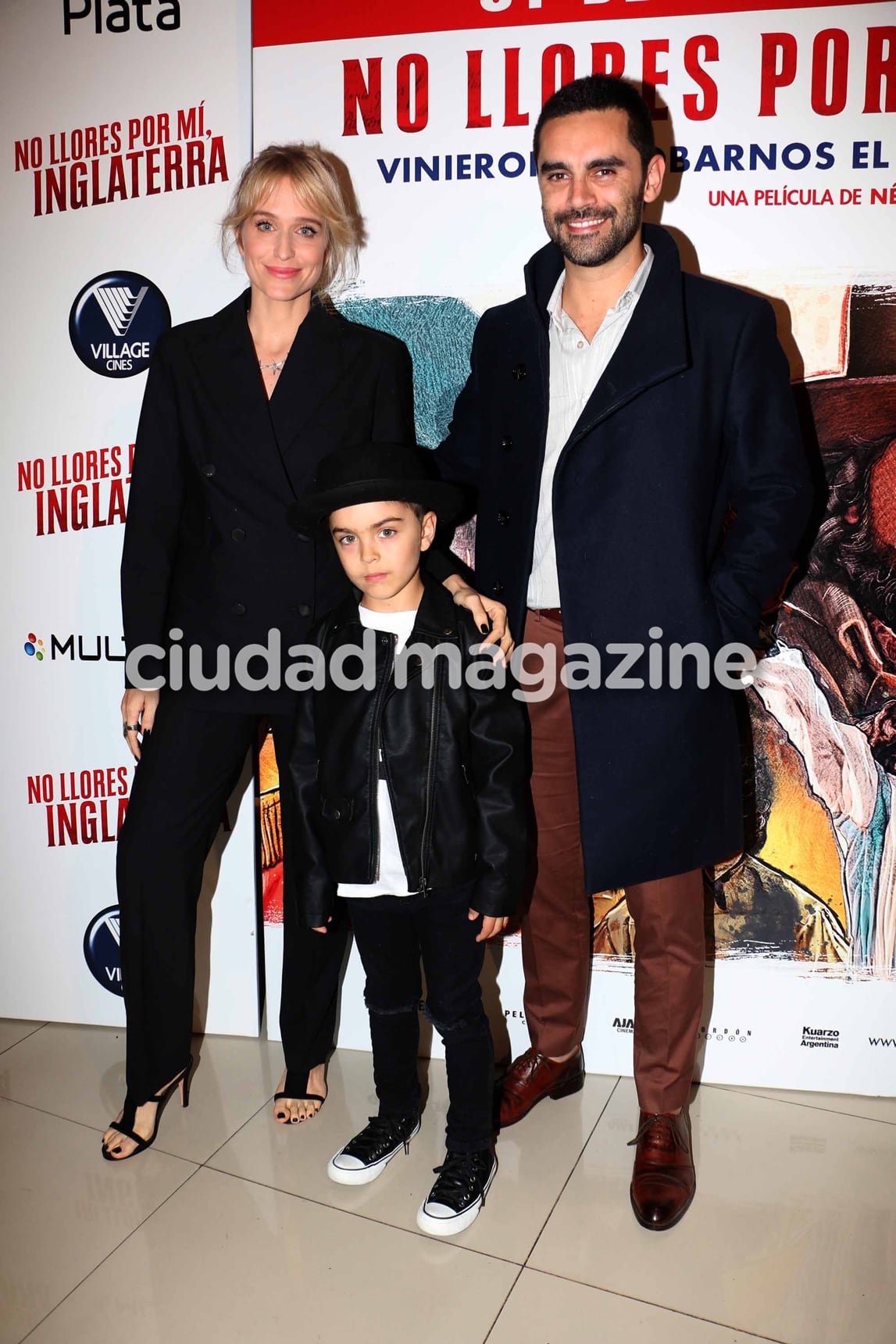 Gonzalo Heredia y Brenda Gandini, con su hijo Eloy a la avant premier de No llores por mí Argentina. (Foto: Movilpress)