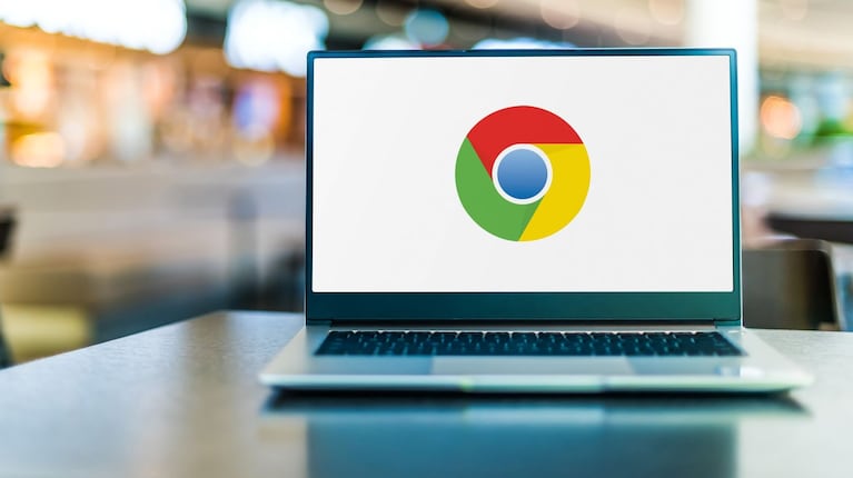 Google Chrome está probando una nueva función en Android que permite revocar automáticamente los permisos de sitios no visitados recientemente, incluyendo acceso a la geolocalización y la cámara.
